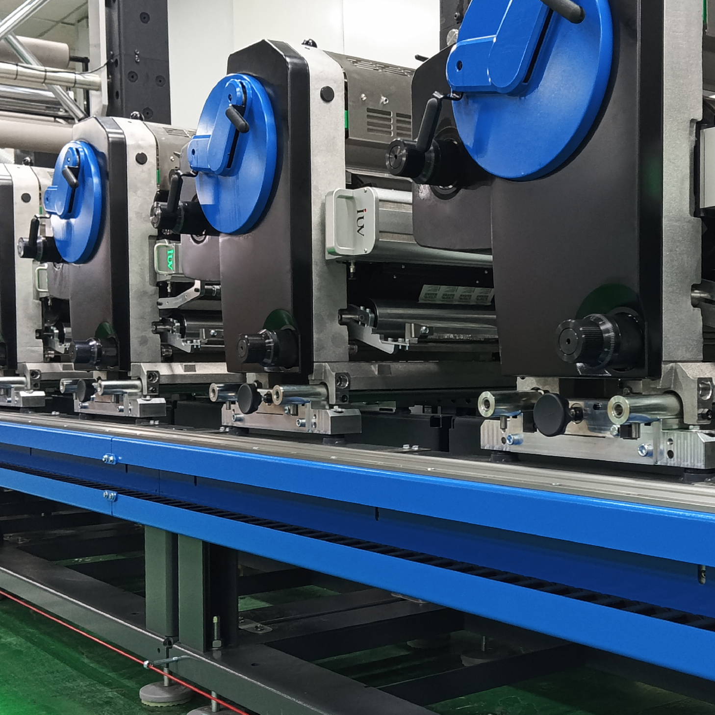 Maximizing Press Efficiency with LED UV Systems Designed for Low Power Consumption Maximizing Press Efficiency with LED UV Systems Designed for Low Power Consumption