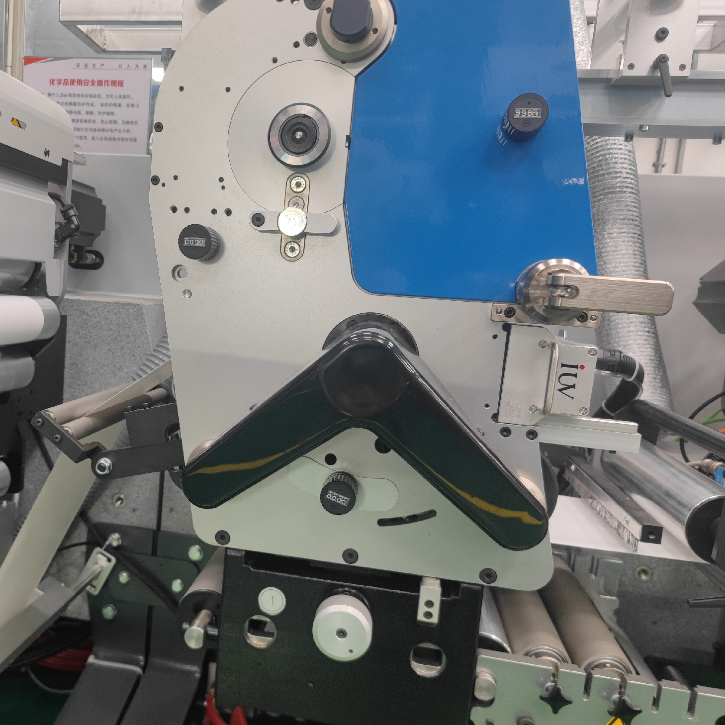 Reduced Maintenance and Downtime with LED Curing in Narrow-Web Flexographic Presses Reduced Maintenance and Downtime with LED Curing in Narrow-Web Flexographic Presses